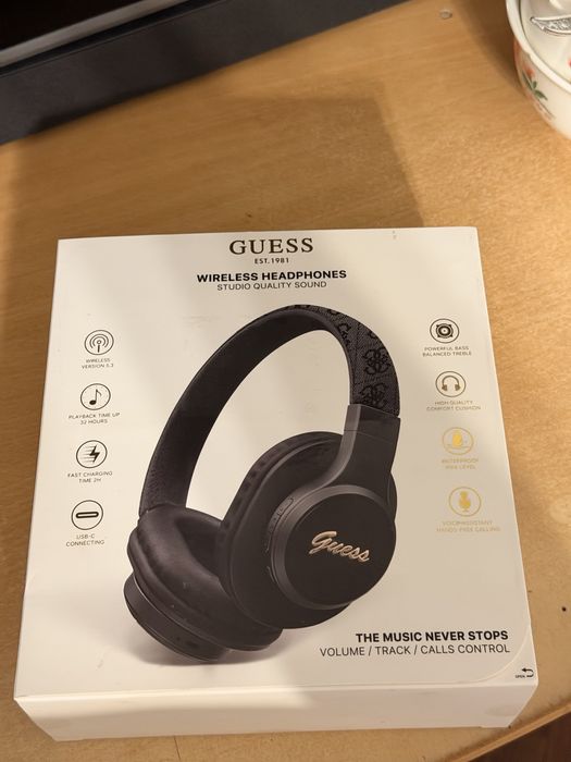 Безжични слушалки Guess