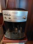 Продавам кафе машина робот Delonghi