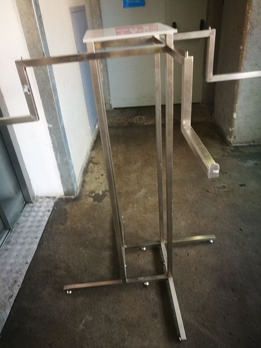 Suport pentru  umerașe