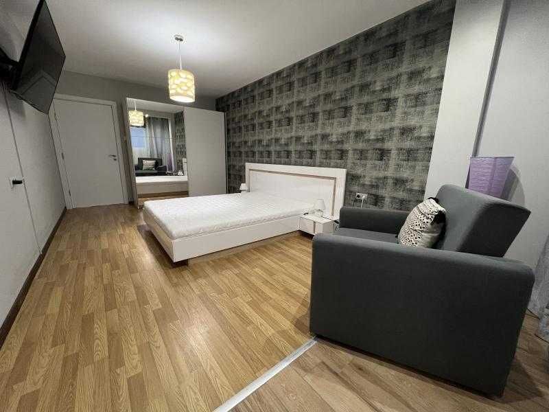 Просторен двустаен апартамент в Лазур!