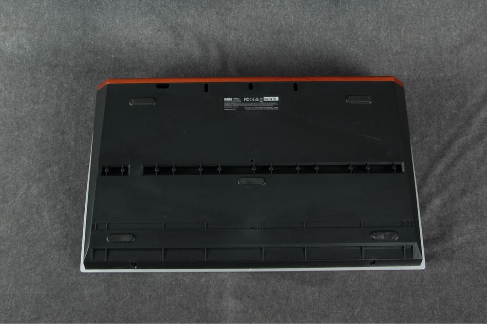 Korg Minilogue синтезатор