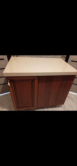 Отдам бесплатно кухонный шкаф