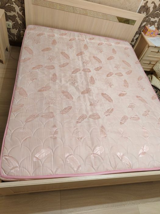 Продам двухспальную кровать 160×200