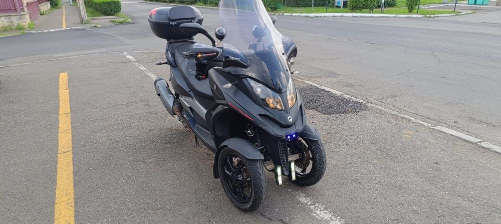 Quadro mp3 350 s se conduce cu B