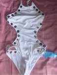 Costum de baie intreg, dama. Alb cu detalii aurii