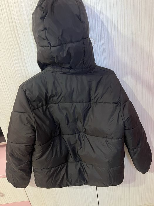 Яке с качулка, която се маха и слага