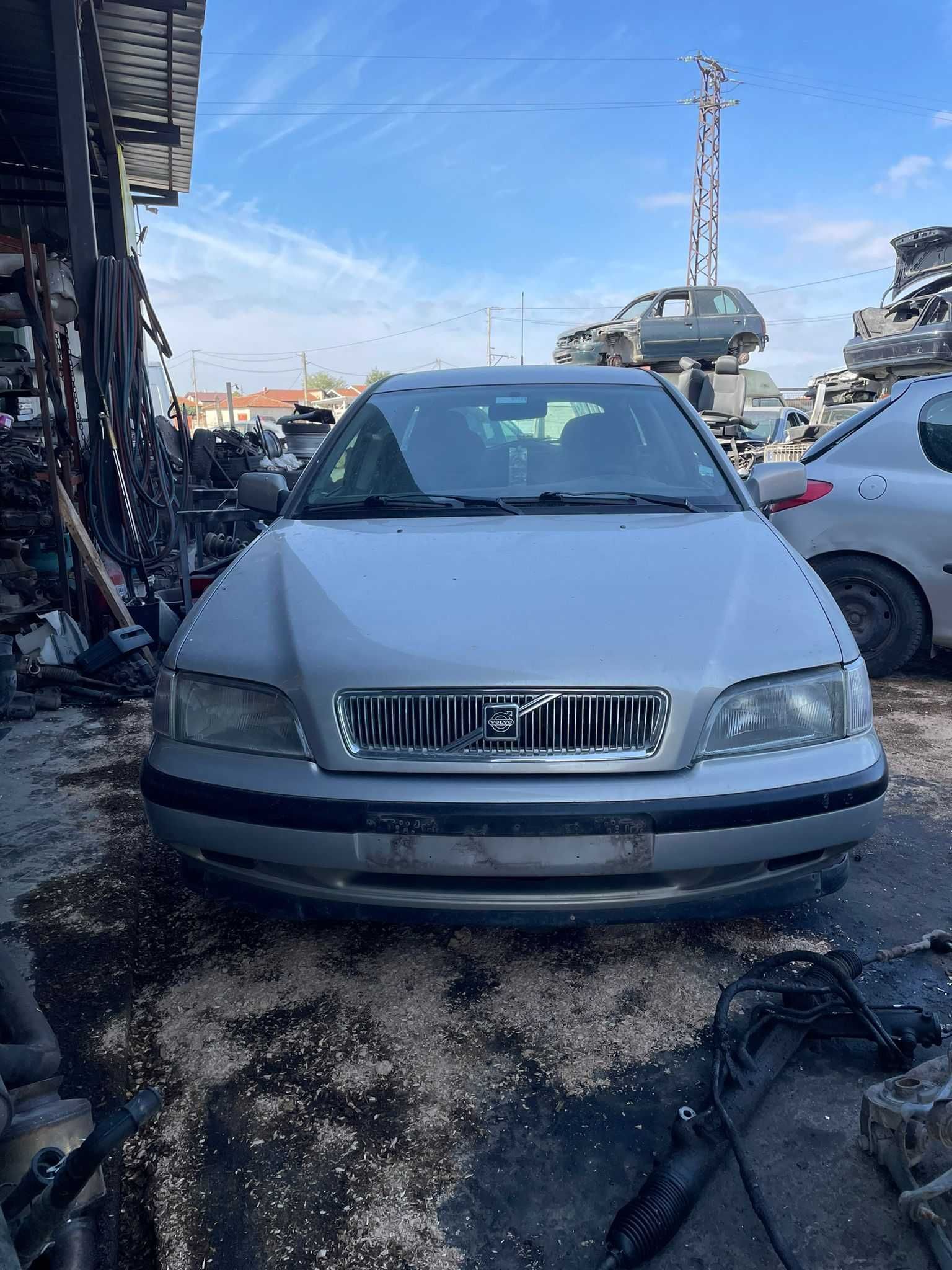 Volvo v40 1.8 85kw / Волво в40 на части