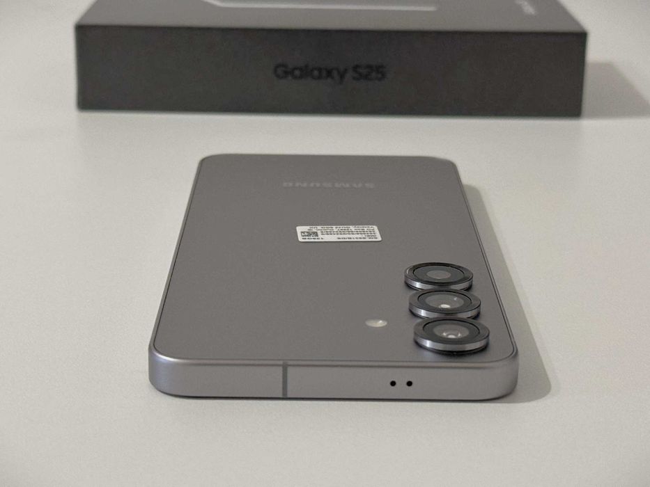 Бартер! Като НОВ! 21 Цикъла Galaxy S25 Silver Shadow (Сив)