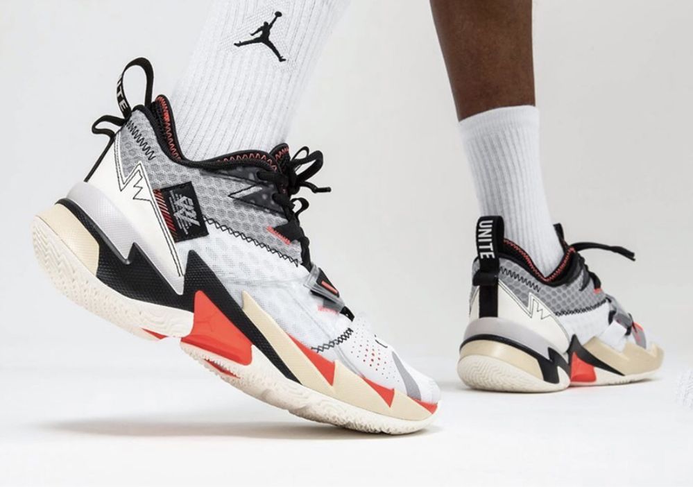 Adidasi Jordan . Nike