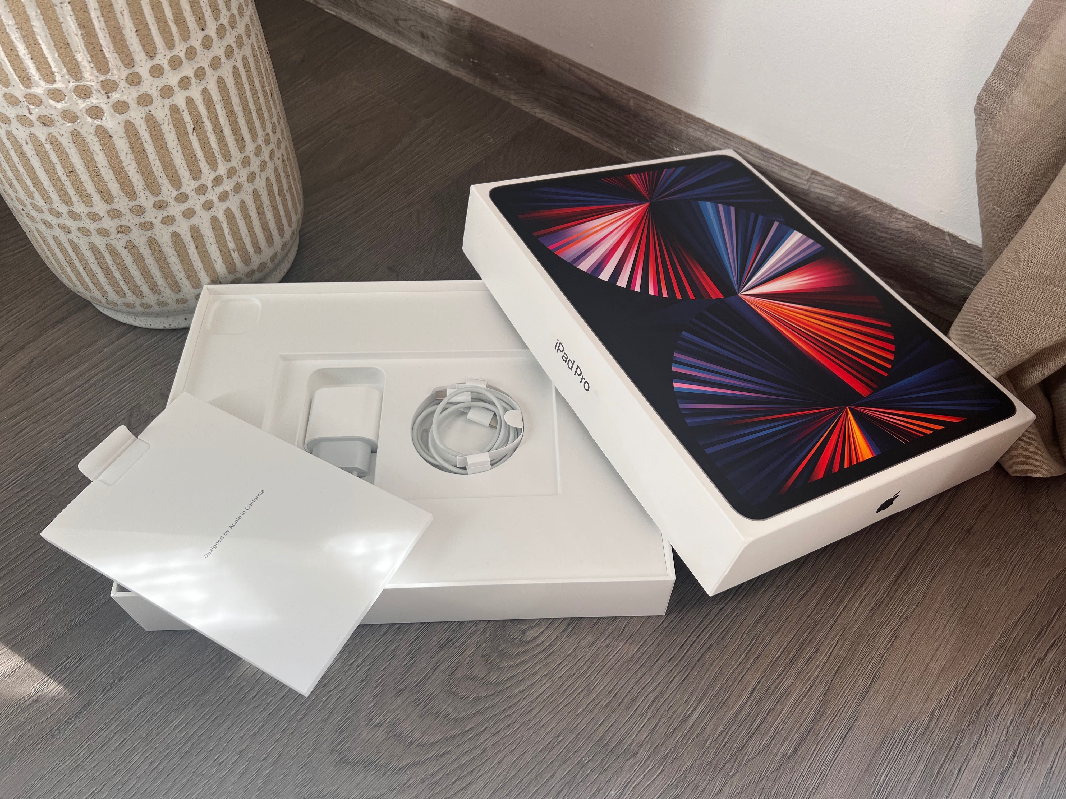 Apple iPad Pro (5 Gen, 12.90", 1000 GB) (само наличен до 20.04)