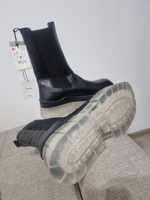 Ghete bărbați de piele cu talpa transparenta BERSHKA noi Nr 42