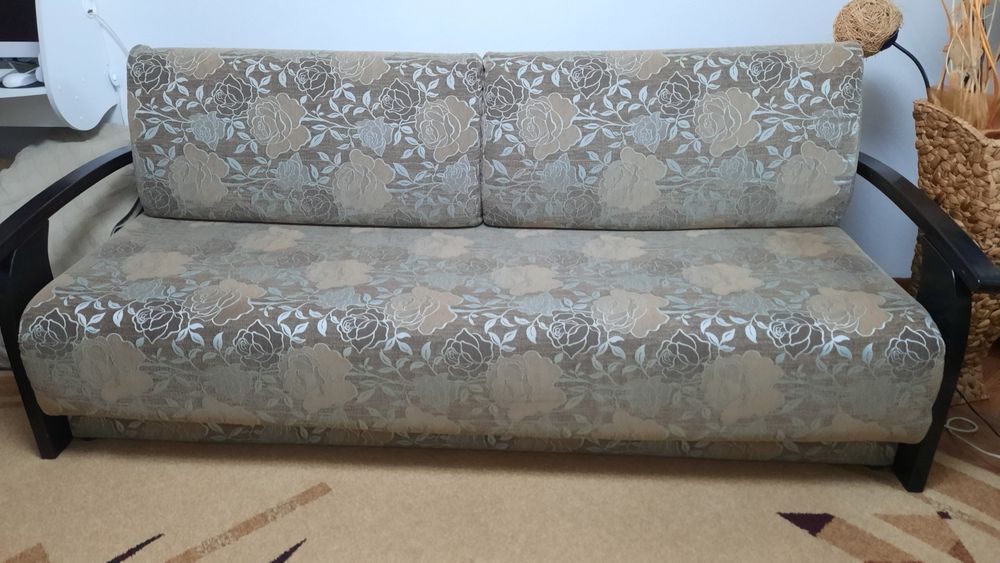 Продам диван б/у в хорошем состоянии 213 × 110 .