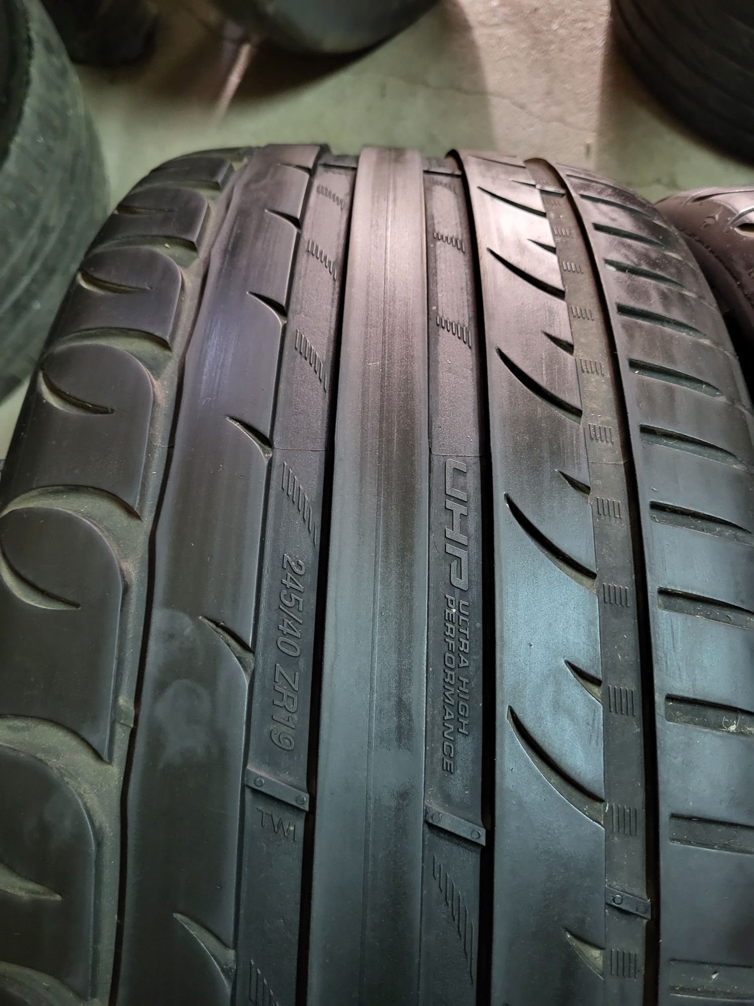 2 Anvelope 245 40 R 19 Tigar Vara