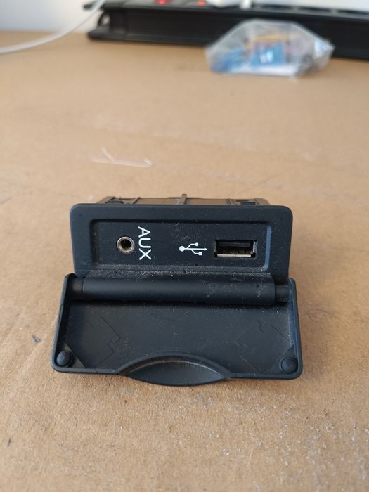Mufa Port Aux Jack + USB Renaul Fluence
