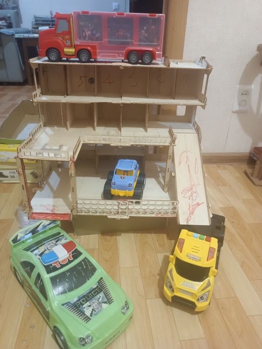 Продам парковку с машинами