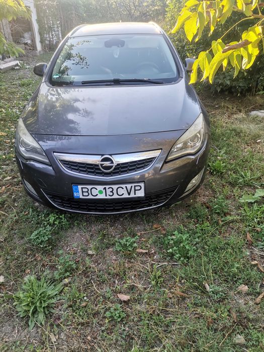 Opel Astra J 2011