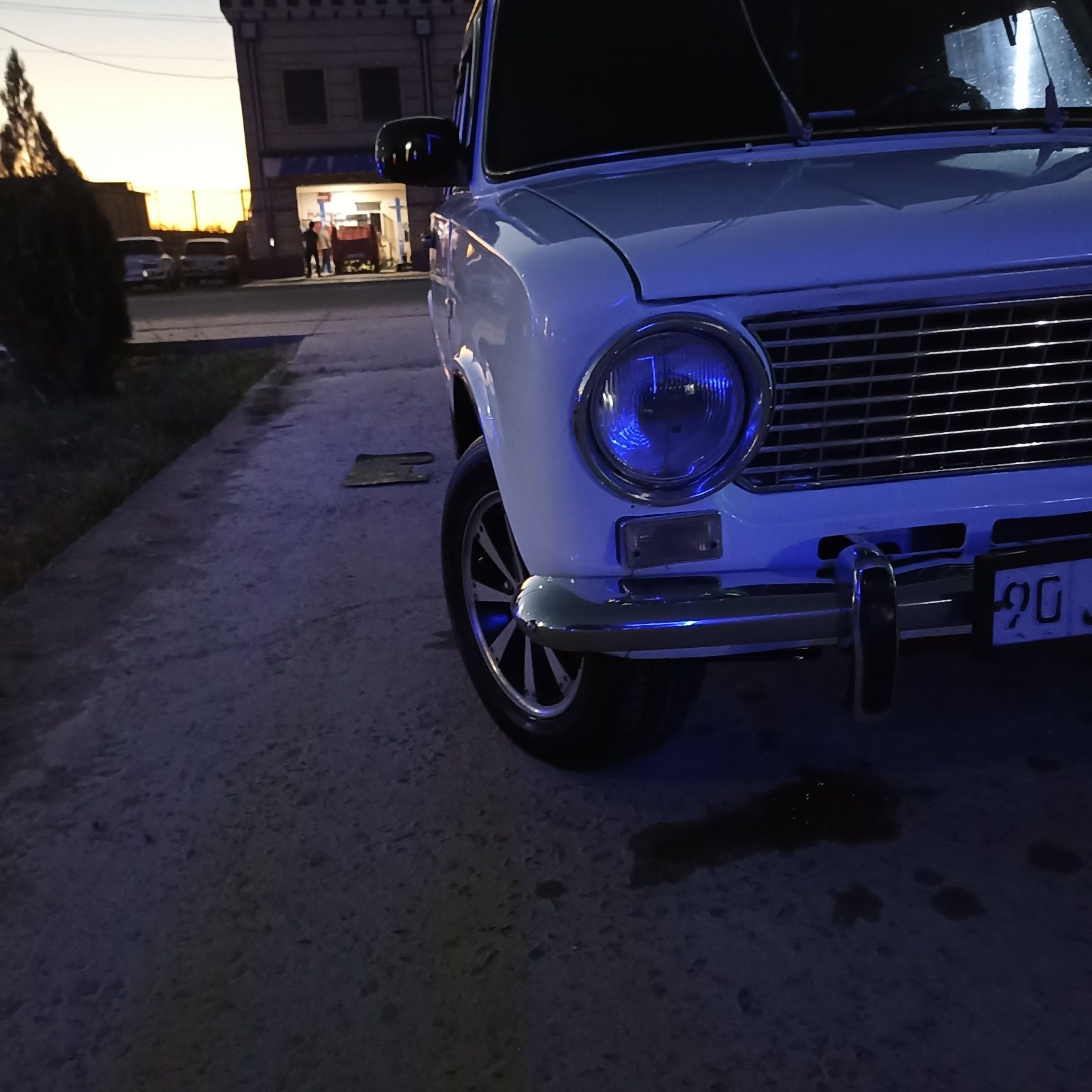 Vaz 2101 Sotiladi