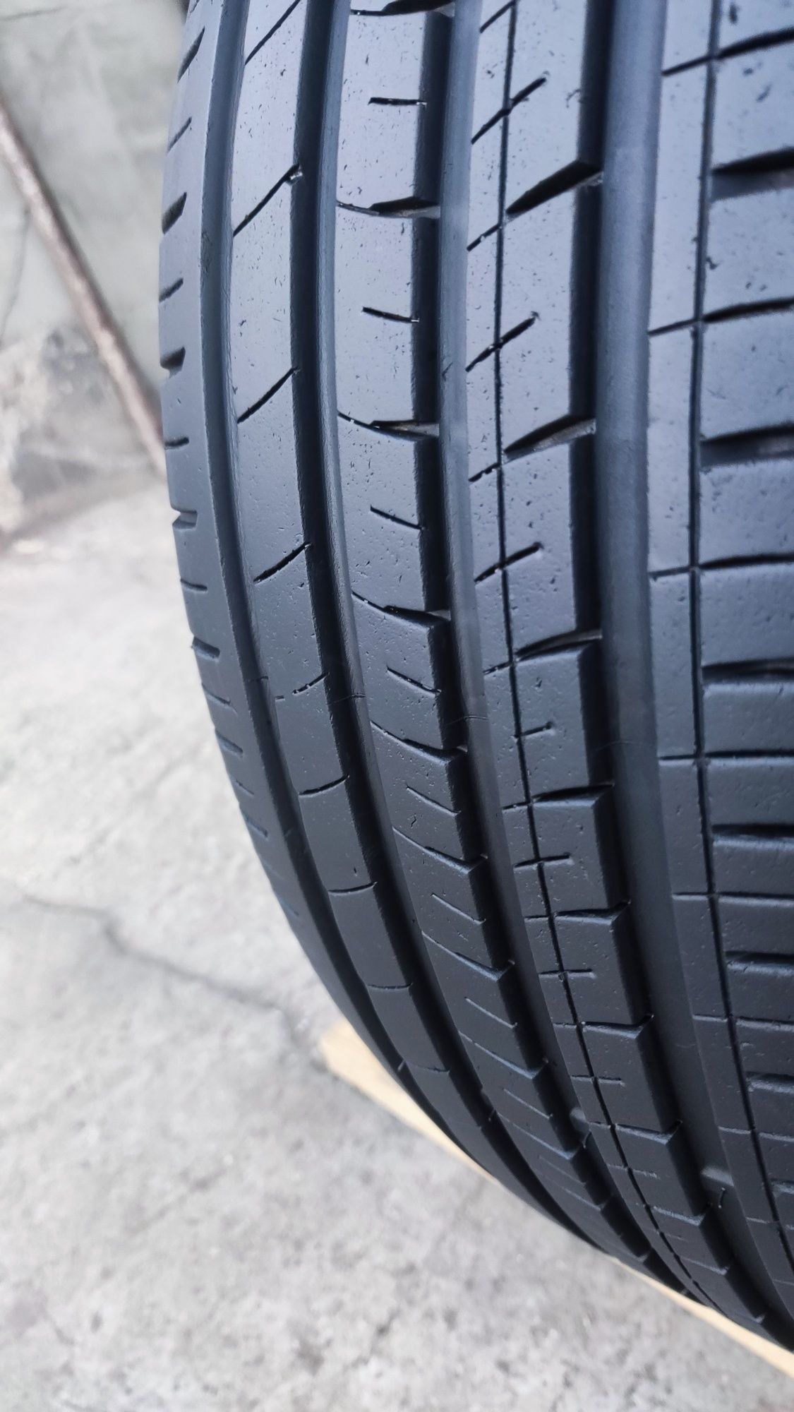 1бр. лятна гума 205/55/16 Royal Black 
dot23
7.3mm
Перфектно състояние