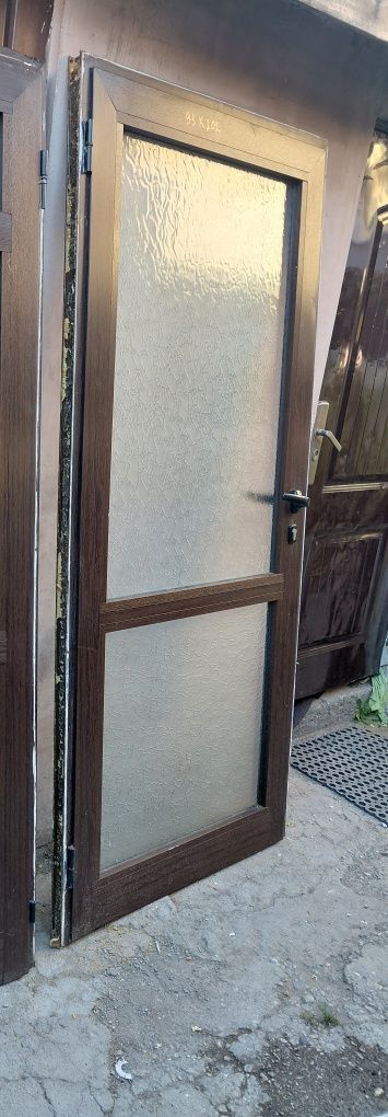 Продавам две арки прозорци Кафяви врат.цвят венге инте размери описани