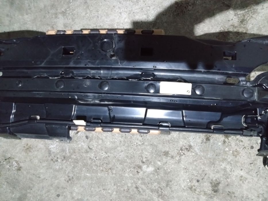 Vând suport bara spate BMW F11 cu senzor deschidere cu piciorul