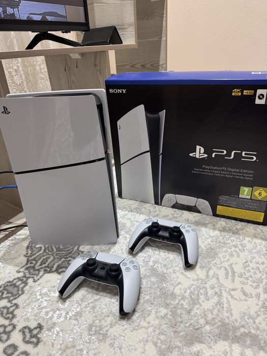 PS 5 Digital + 2 джойстика (оригинал)