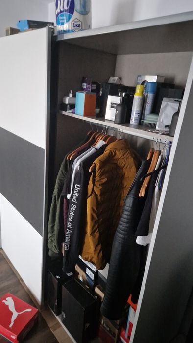 Dulap pentru umerașe/Dressing