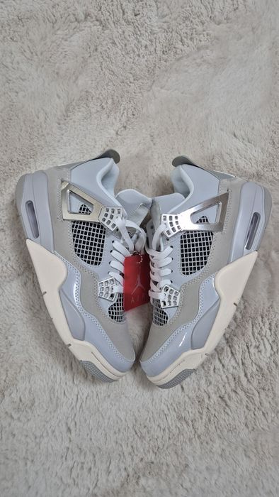 Jordan 4 Frozen Moment