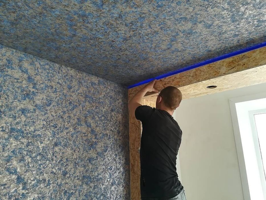 Поклейка обои галтель