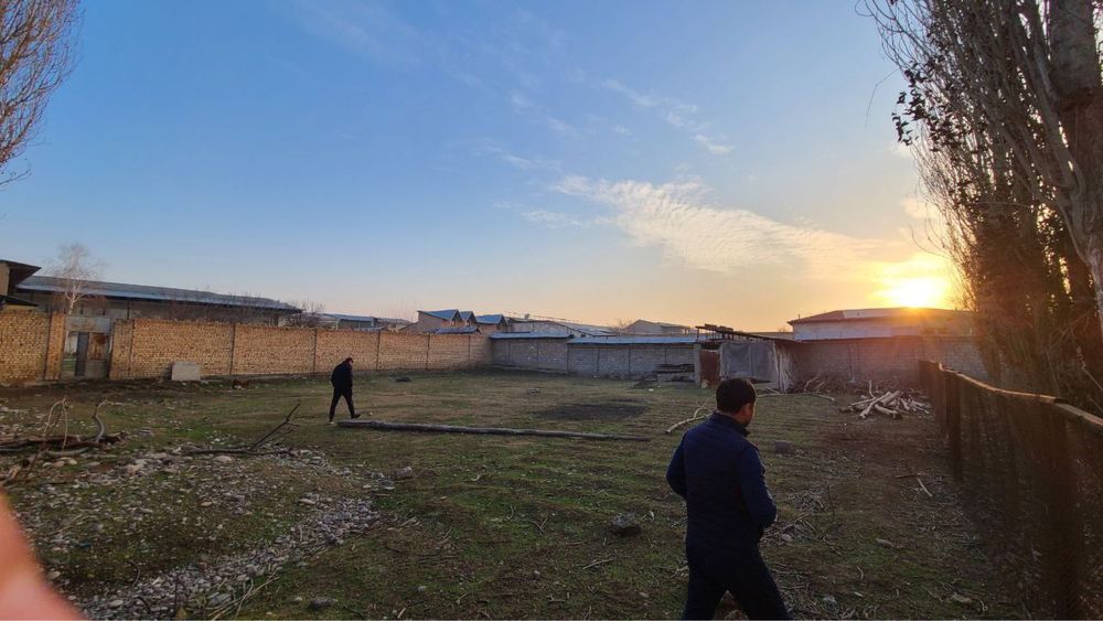 Уй катта ер майдони билан Тош.шахрида