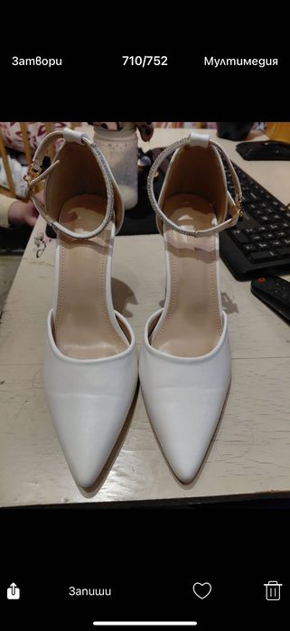 Продавам рокля и обувки 38 номер носени са няколко часа.