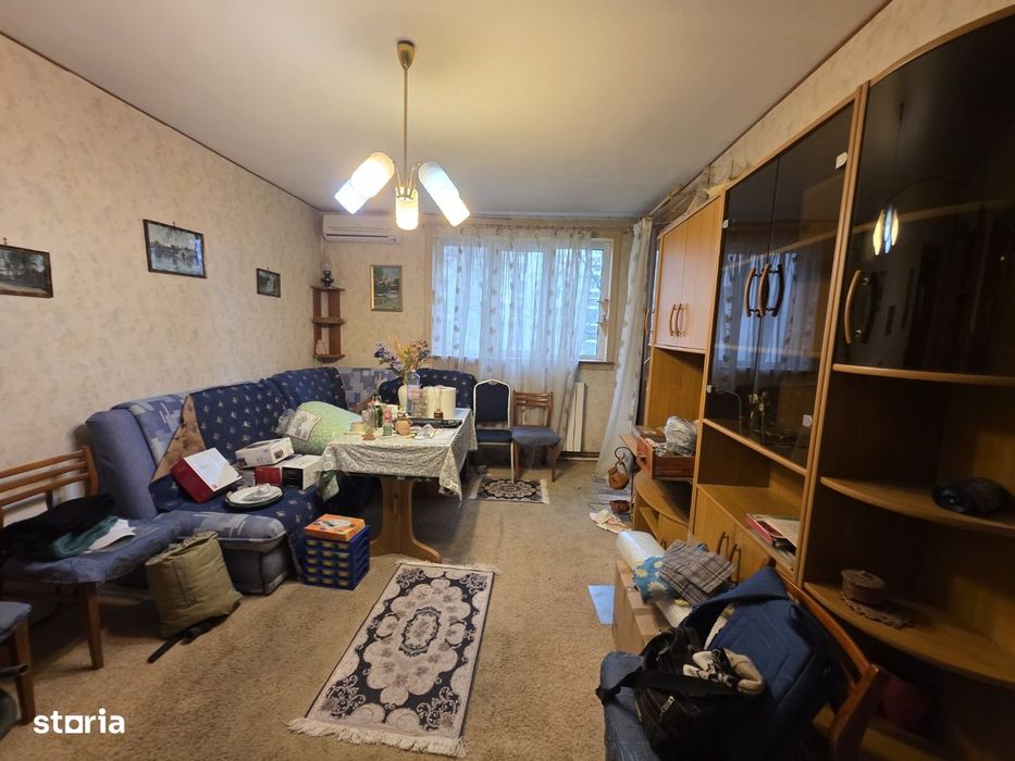 Titan, chiar la intrare in Parcul IOR, Lunca Bradului, la Scoala 195,