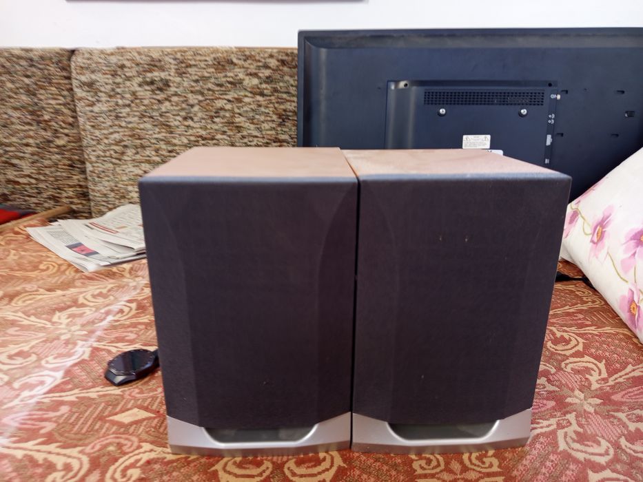 Тонколони 2 броя пращам с Еконт Спиди