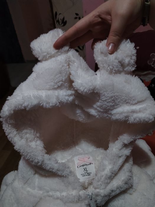 Pijama întreaga, Alba