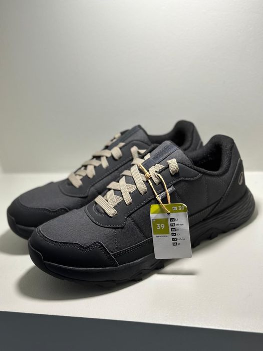 Incaltaminte diferite modee si marimi !