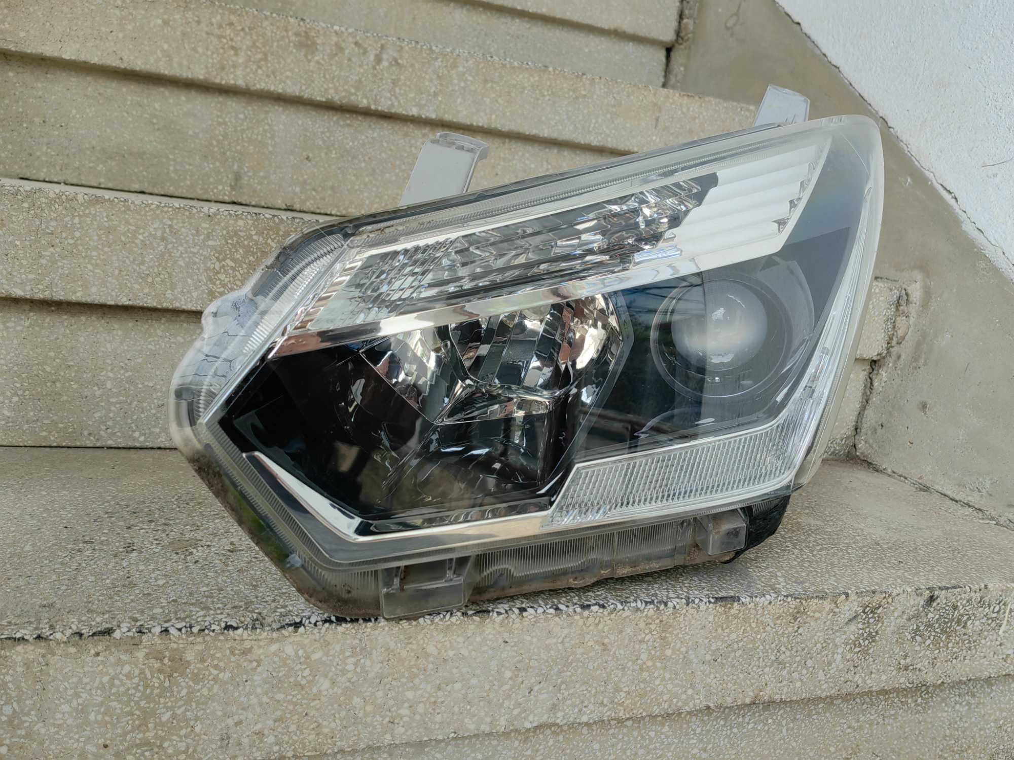 Фар Isuzu D-Max LED ляв / Фар Исузу Д-Макс Оригинален