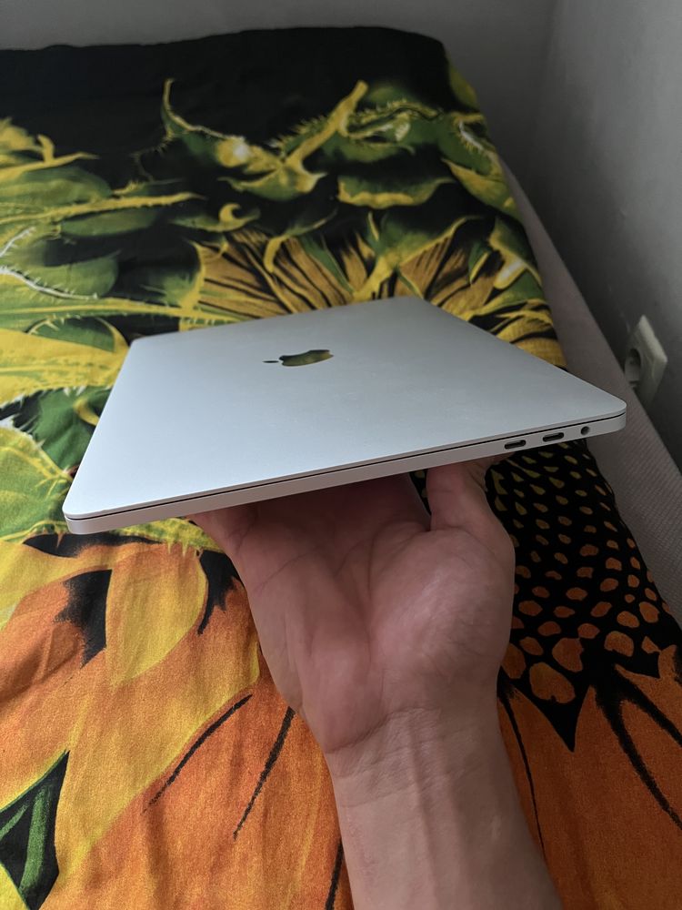 MacBook Pro 13” 2020 • Intel Core i5 1ТБ