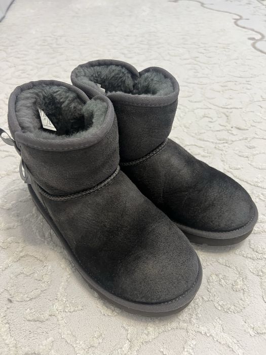 Ботуши на марка UGG