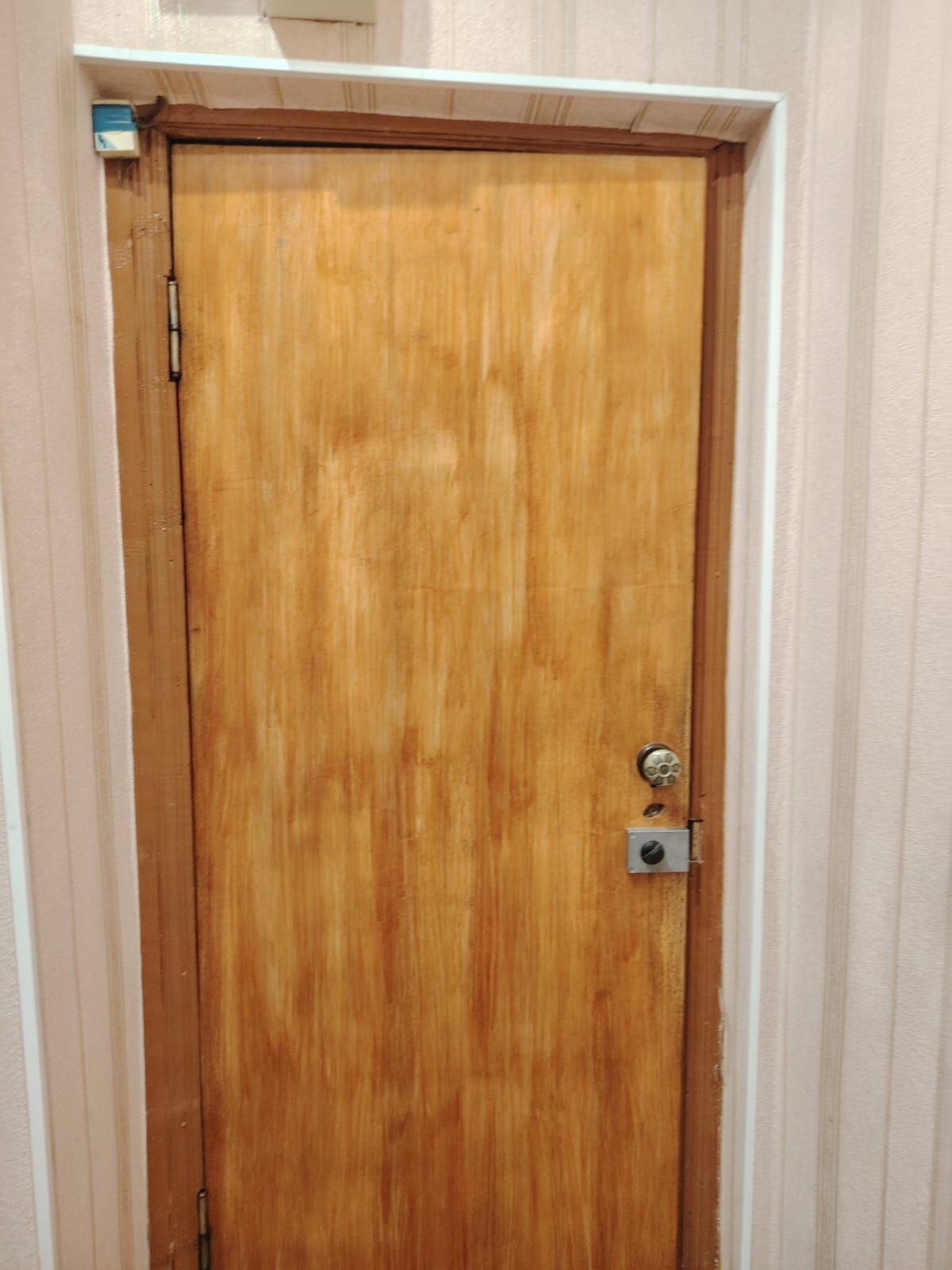 Продам  железную дверь