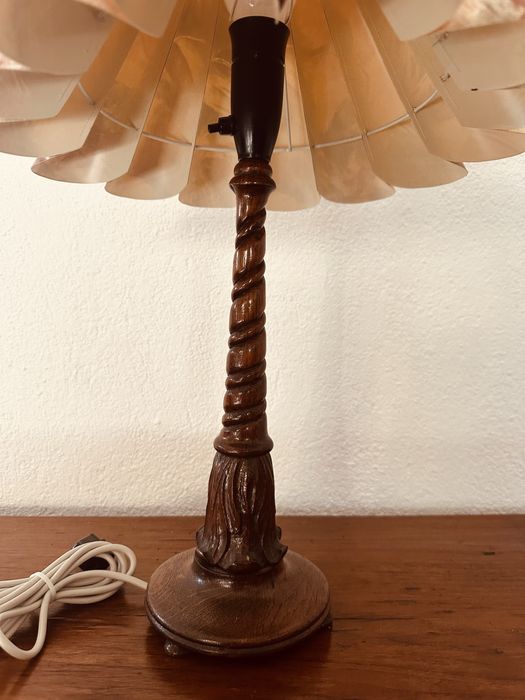 Скандинавска антикварна настолна лампа