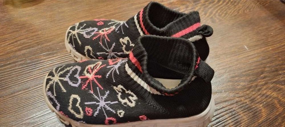 Кроссовки для девочки  30-31 размер