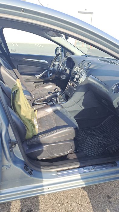 Ford Mondeo Gri.