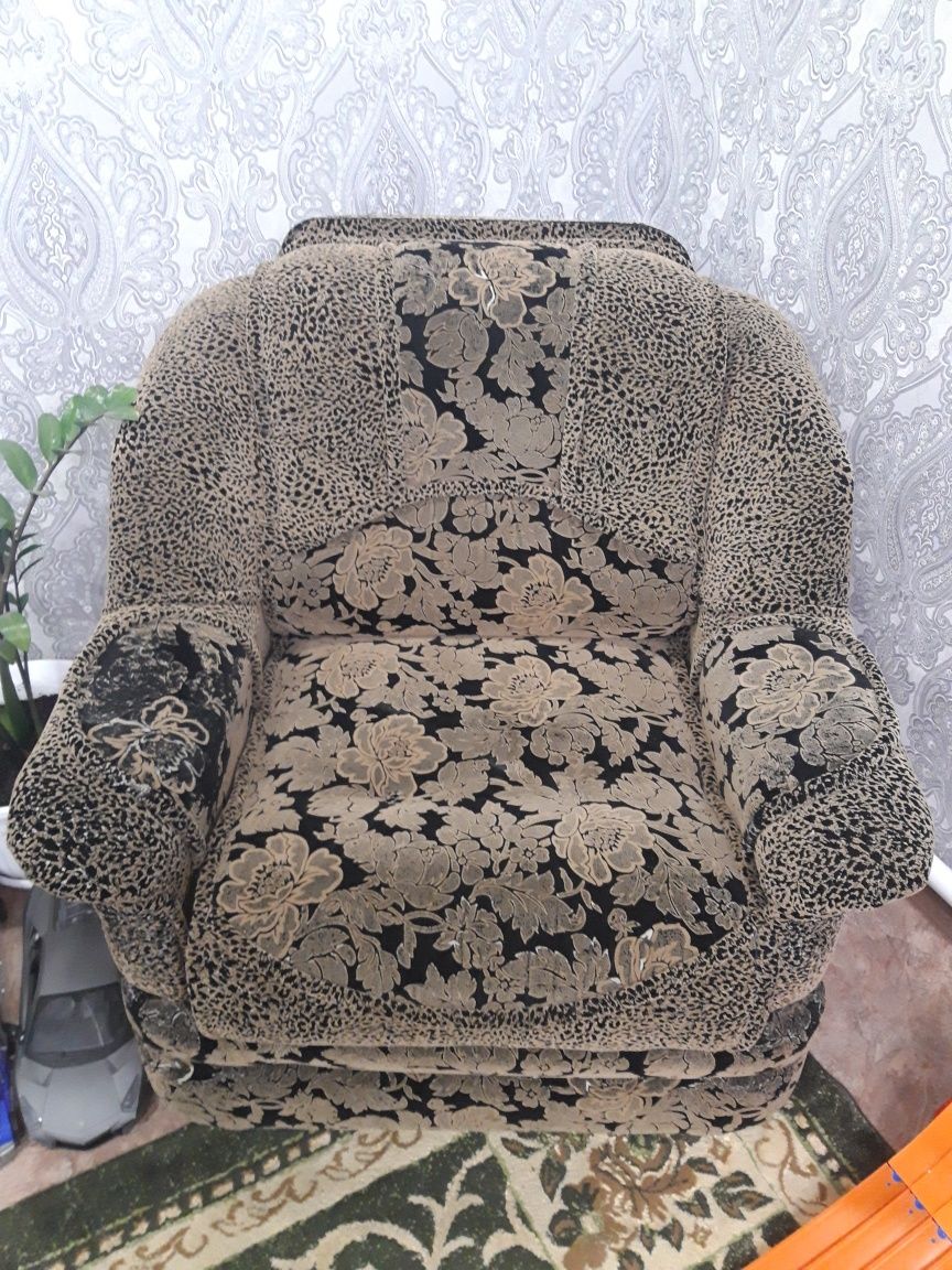 Продам диван и кресло