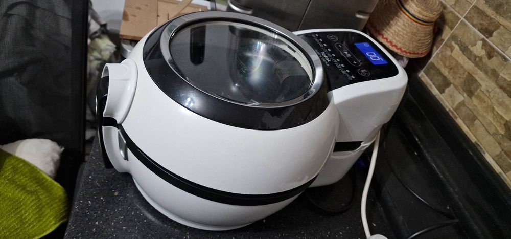 Vand friteusa ActiFry Genius 1500W, 9 programe Tefal.