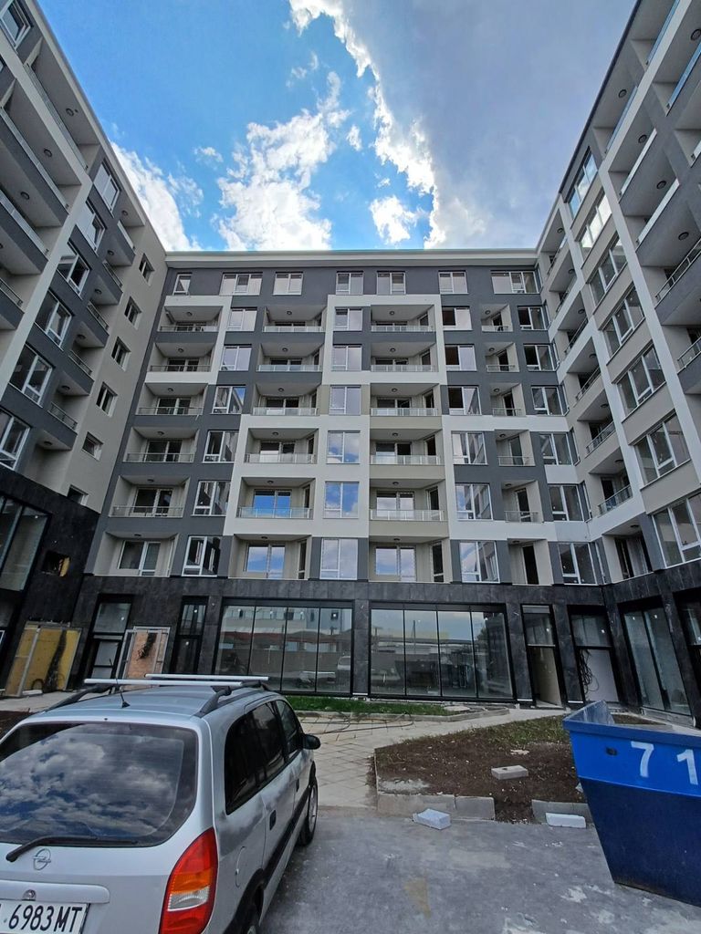 Продава се Двустаен апартамент в Бургас, Лазур - 74 кв.м за 1555 €/кв.м - Снимка #3