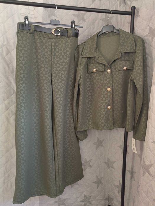 Елегантен костюм