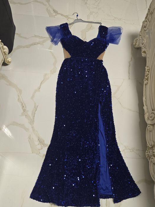 Vand rochie de mers la eveniment