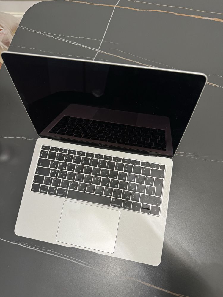 Продается Macbook air в отличном состоянии!