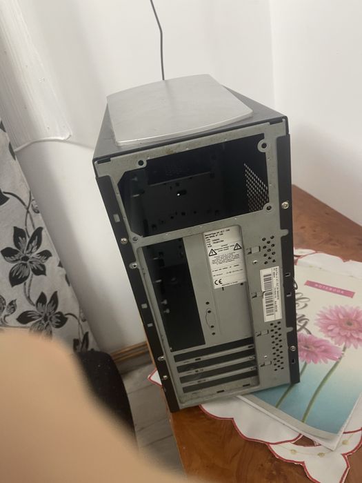 Vand pc retro fara sursa si hdd pentru colectie
