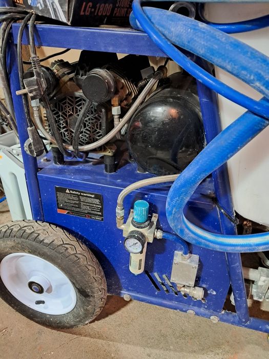 Машина за мазилки и шпакловки TEXTURE SPRAYER PS8
Машината е на два об