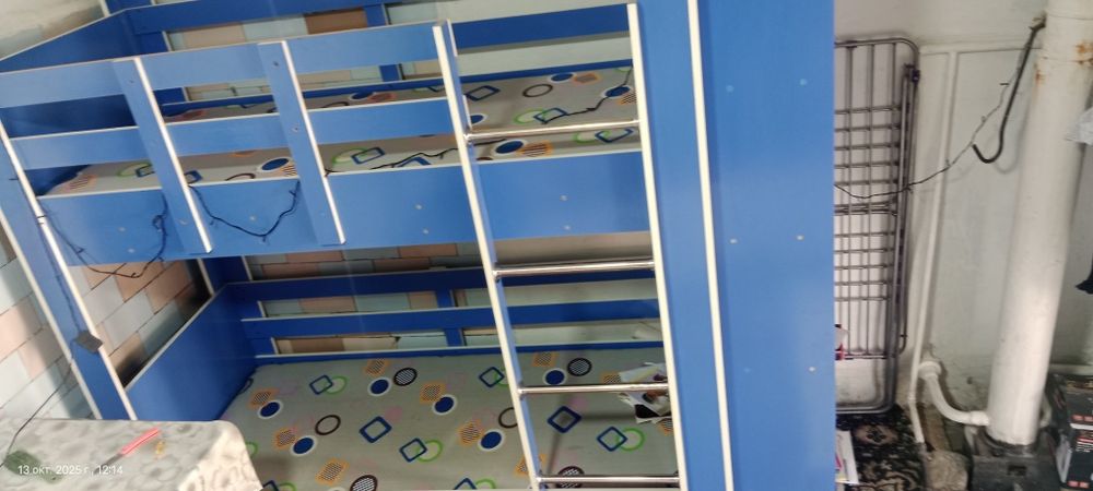 2 etajli bolalar karavatchasi yangi pul zarulligichi uchun sotmoqchima